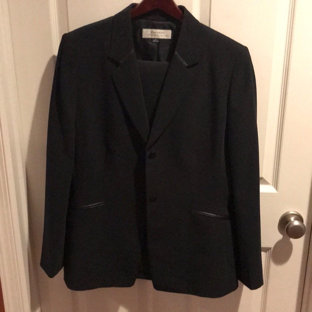 Tahari Blazer